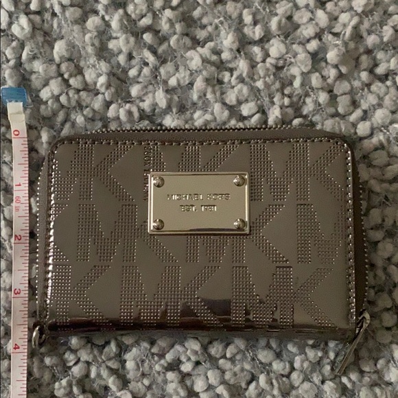 Michael Kors zip wallet - Picture 6 of 7